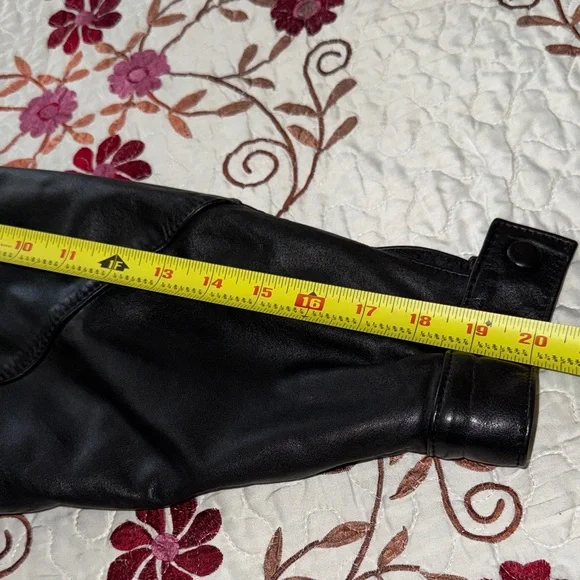Black Leather Jacket Small size with padding shoulders - Picture 10 of 10